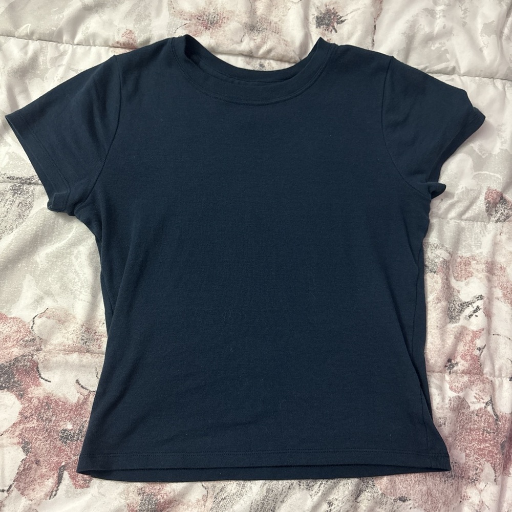 Hollister navy slight to no crop top never worn